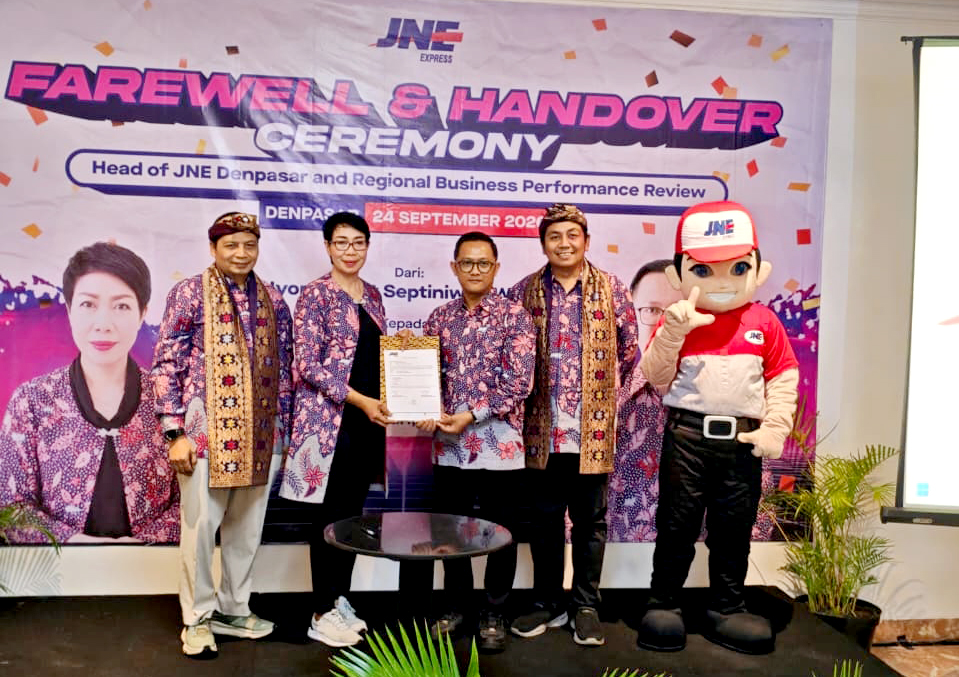 kepala cabang JNE di Denpasar