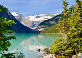 Lake Louise Kanada: Pesona Danau Turquoise di Tengah Pegunungan Rocky