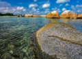 Pantai Tanjung Tinggi: Pesona Batu Granit Raksasa dan Laut Biru di Belitung