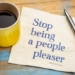7 Contoh Sikap People Pleasing dalam Kehidupan Sehari-hari