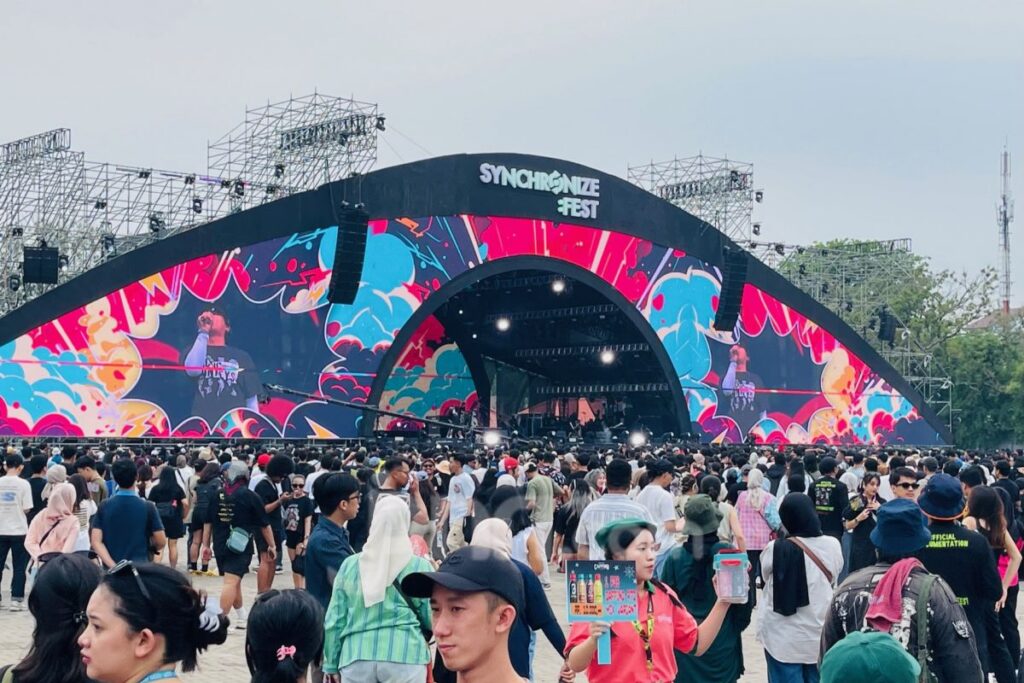 jne menjadi mitra logistik resmi Synchronize Fest 2026