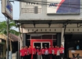 Para karyawan JNE Sambas, Kalimantan Barat.