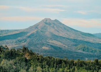 Gunung Kerinci: Keindahan Alam dan Fakta Menarik Gunung Tertinggi Sumatra